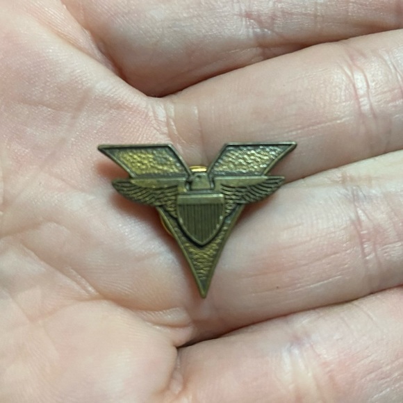 Rare Vtg PIN V FOR VICTORY Sweetheart Lapel Pin WWll Eagle Federal Shield - Picture 2 of 9